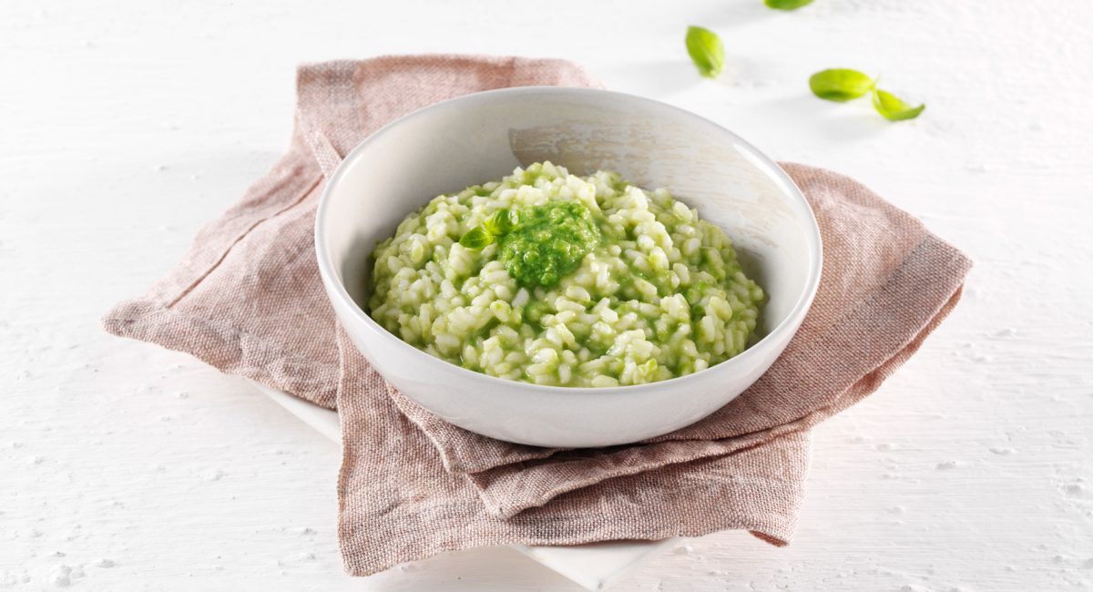 Risotto à la purée de petits pois et au pesto de basilic
