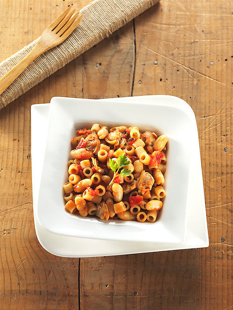 Pâtes Tubetti à l’épeautre en sauce tomate all’arrabbiata, aux palourdes et haricots Cannellini